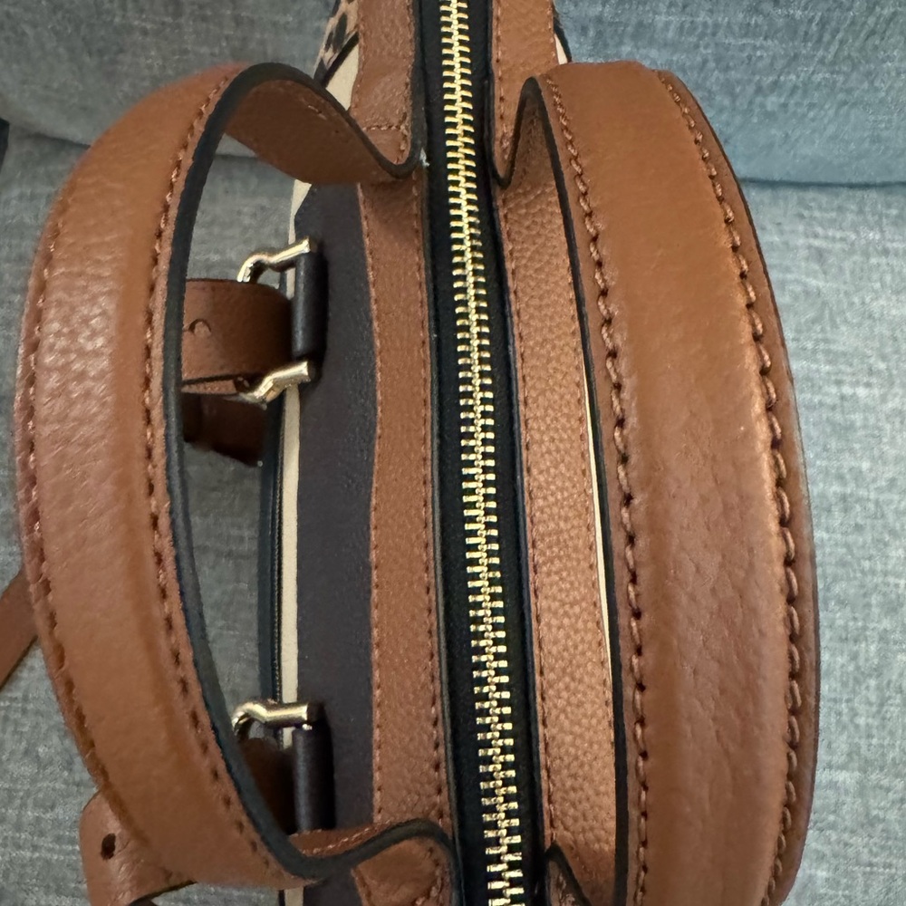 Cole Haan Stylish Leather Black and Tan Tote Bag - Picture 10 of 12